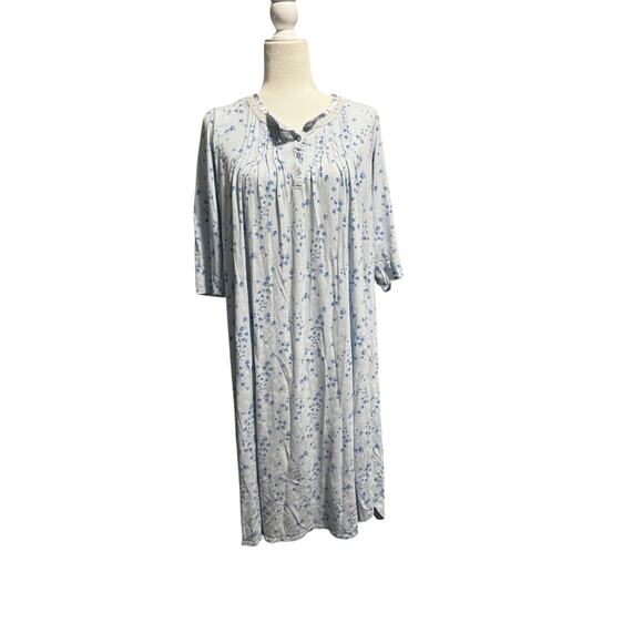 Aria Other - ARIA Granny Nightgown in Size Medium and Light Blue Flower Pattern